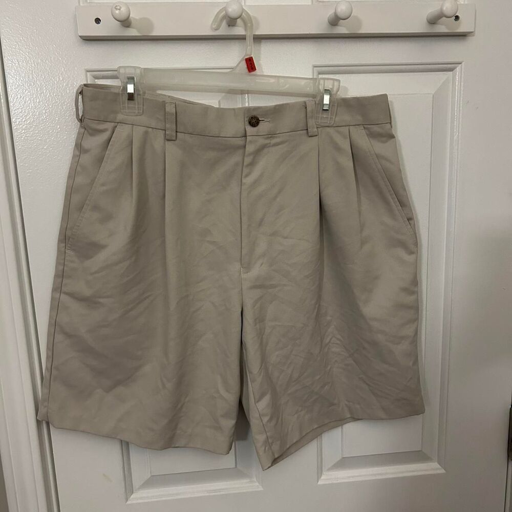 Izod Men's Cream and Tan Shorts